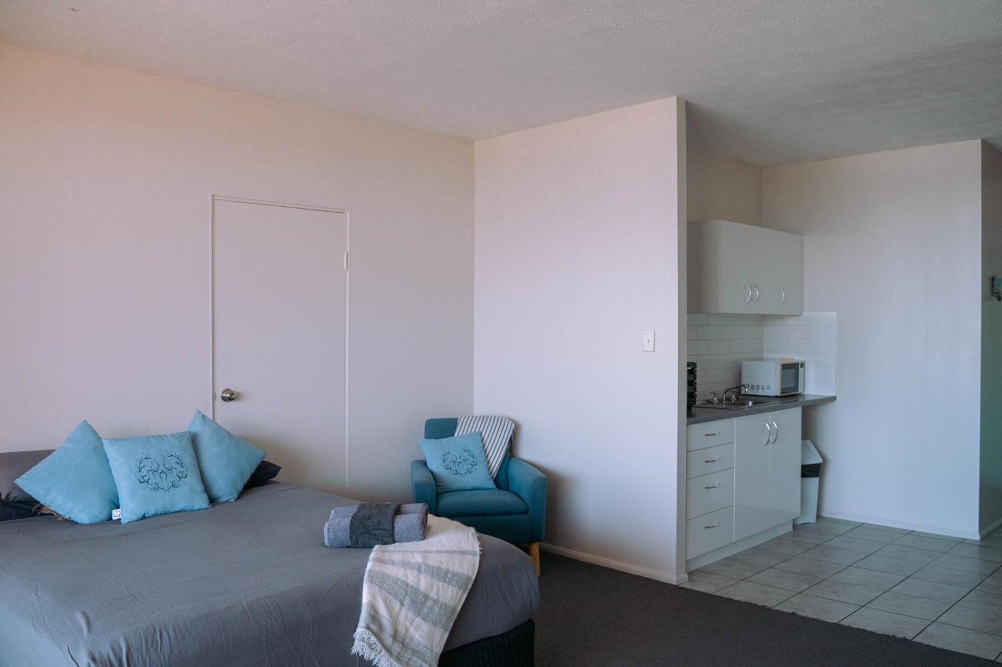 Studio Apartment, Centre Of Airlie With Sea Views Apartment