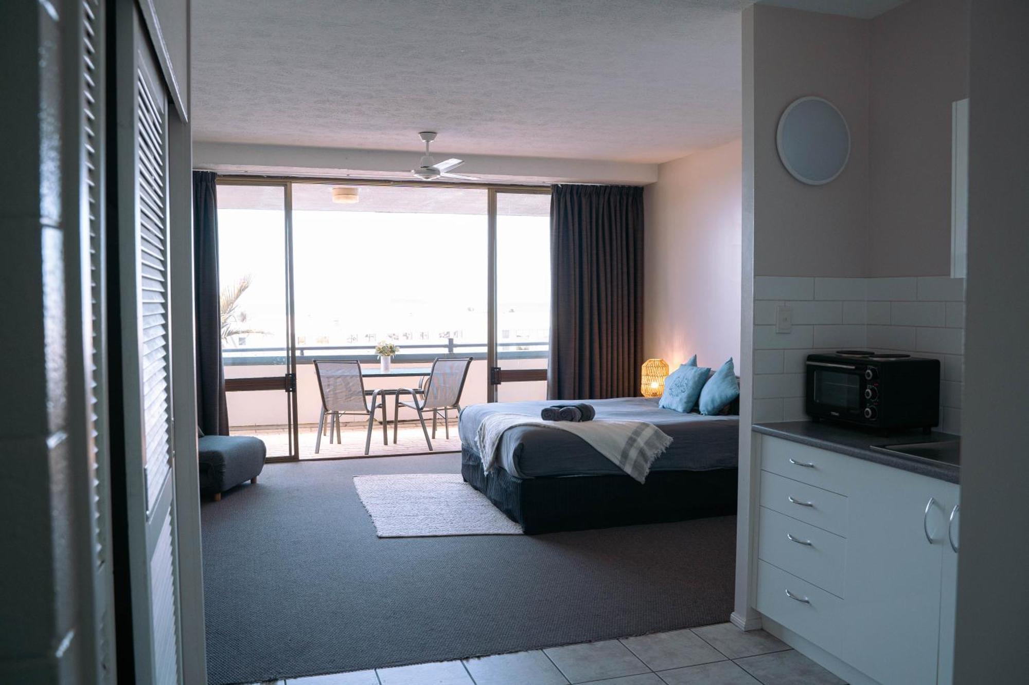 Studio Apartment, Centre Of Airlie With Sea Views Apartment Airlie Beach