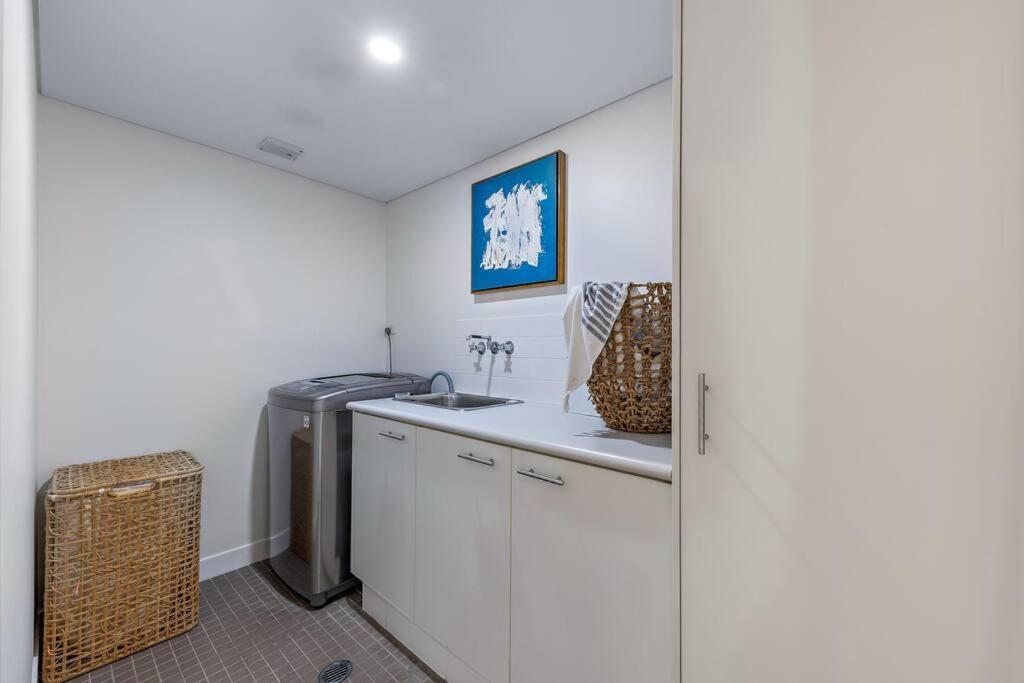 Large, Luxurious Townhouse Stunning Oceanviews Apartment