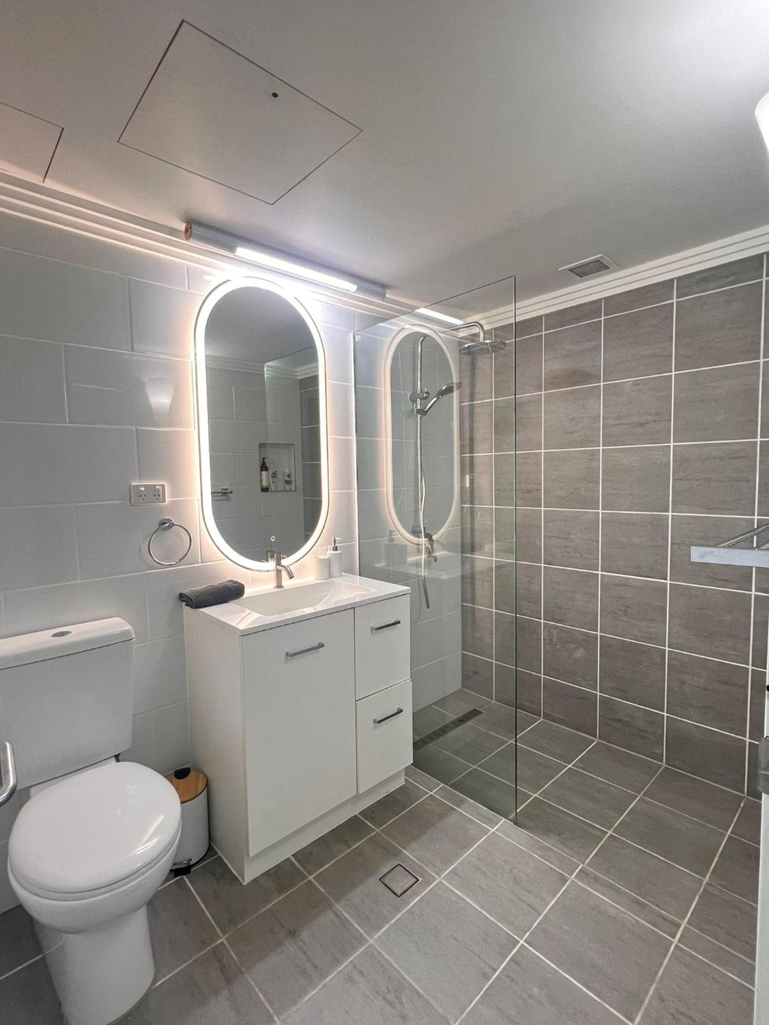 ☆airliedise☆no Hills☆kitchen☆5min Walk 2 Ferry Terminal☆wifi☆netflix * Airlie Beach