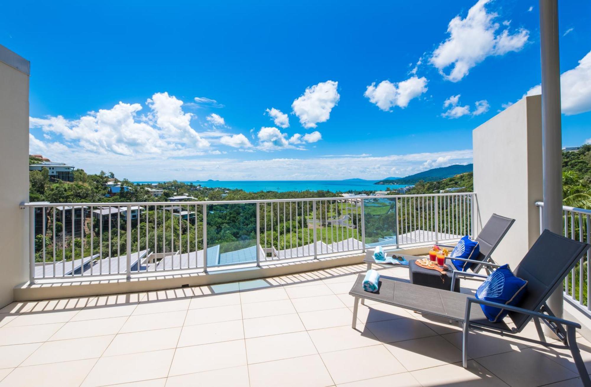 Sea Forever On Azure Seas - Airlie Airlie Beach