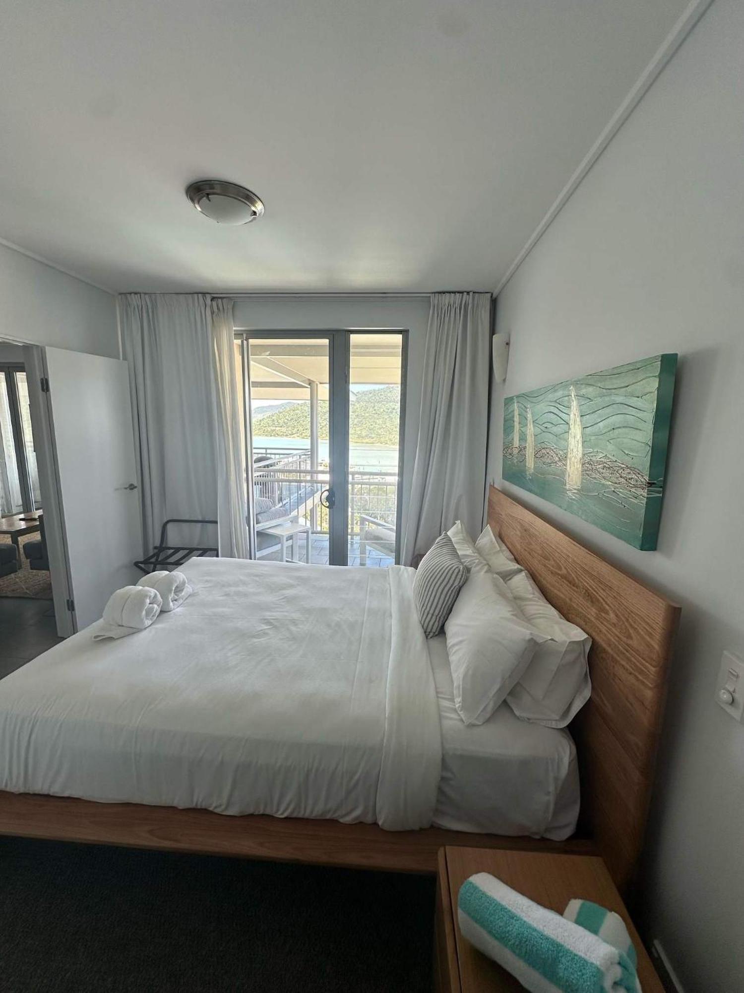 Airlie Ocean Views & Living @ 231 Apartment