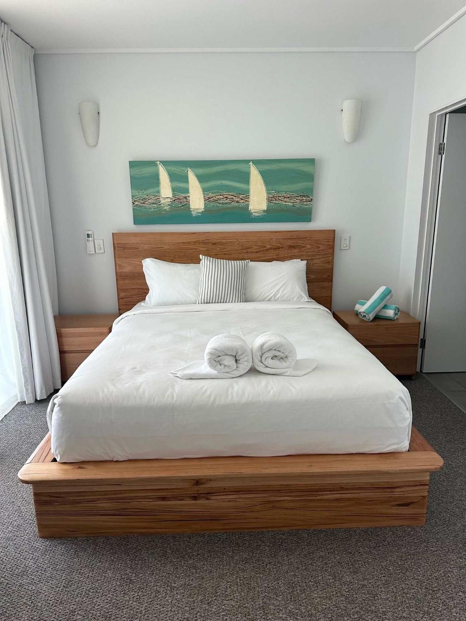 Apartment Airlie Ocean Views & Living @ 231