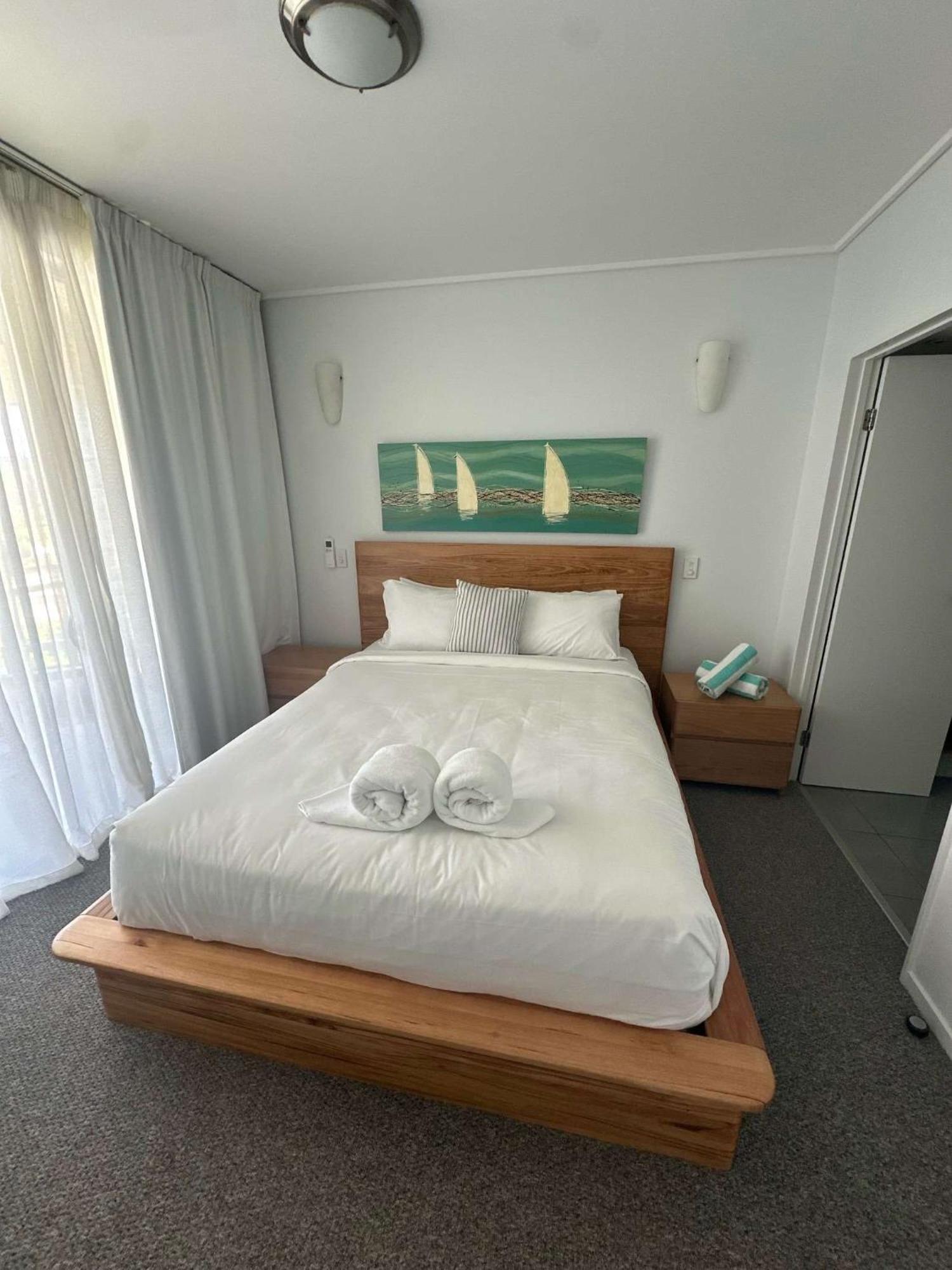Airlie Ocean Views & Living @ 231 Apartment *