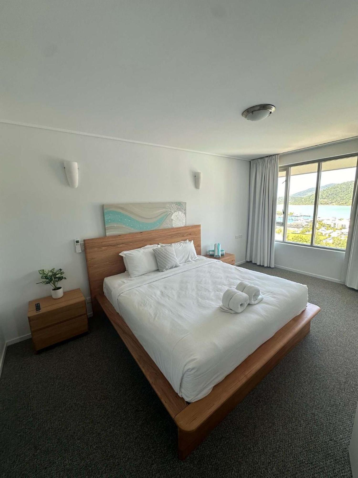 Apartment Airlie Ocean Views & Living @ 231 Airlie Beach