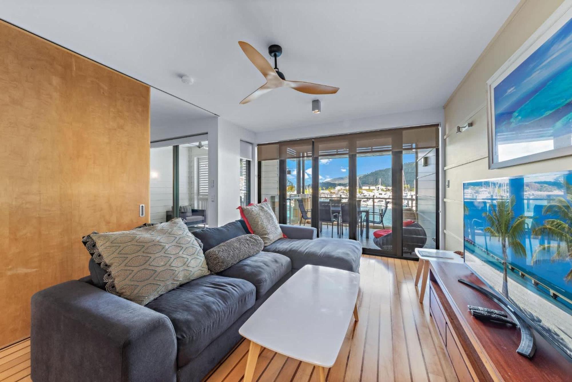 Marina Waterfront Living At Port Of Airlie Apartment *