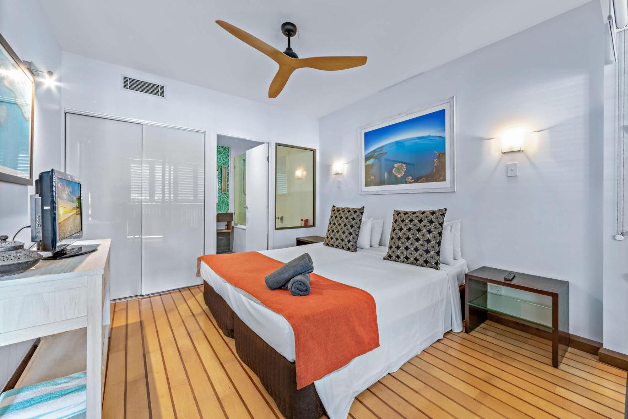 Apartment Marina Waterfront Living At Port Of Airlie *