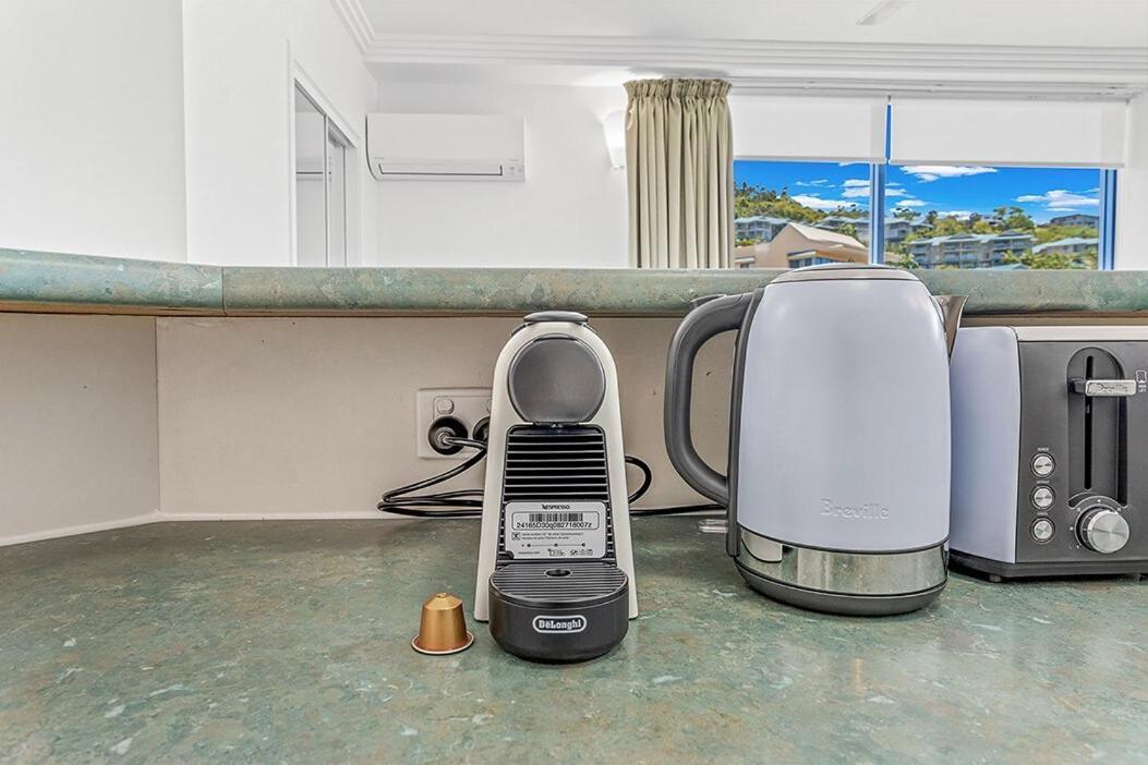Ocean Views 1br With Full Kitchen No Steep Hills Apartment Airlie Beach
