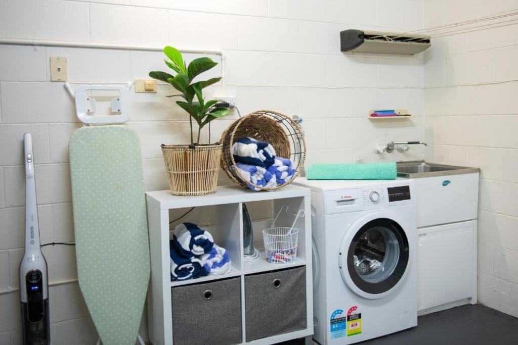 House On Begley- Airlie * Airlie Beach