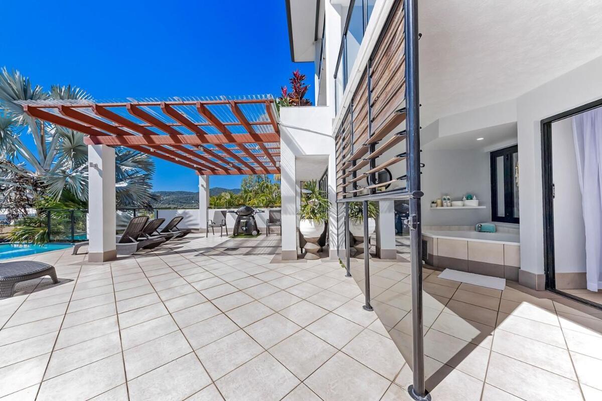 Apartment 3 *