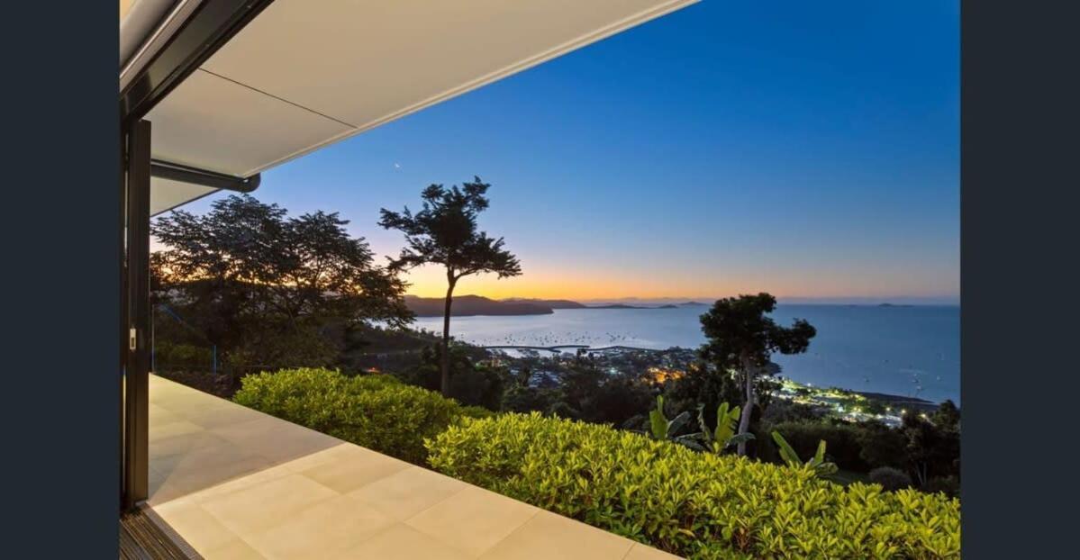 'whitsunday Blue' Luxury With Ocean Views Airlie Beach