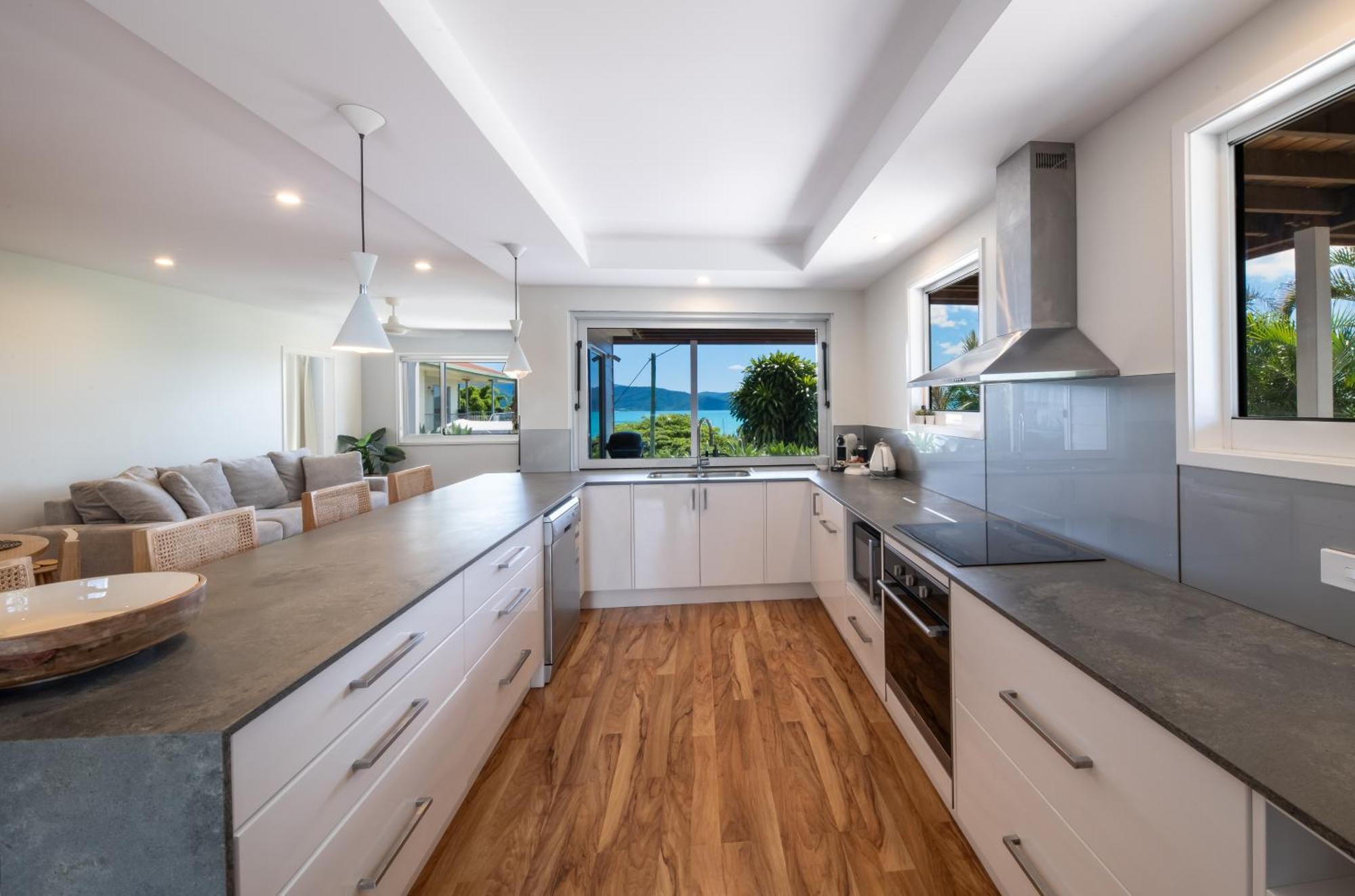 Nautical Views - Airlie *