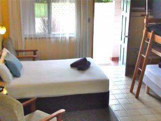 Paradise Court Units Aparthotel