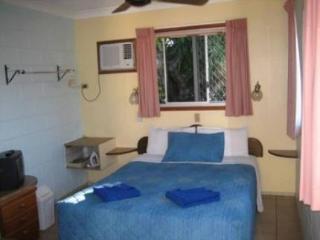 Paradise Court Units 3* Airlie Beach