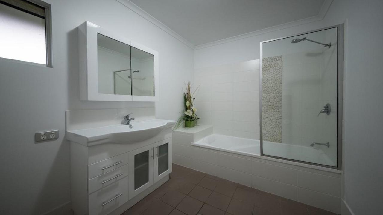 Apartment Watersons At Airlie Airlie Beach