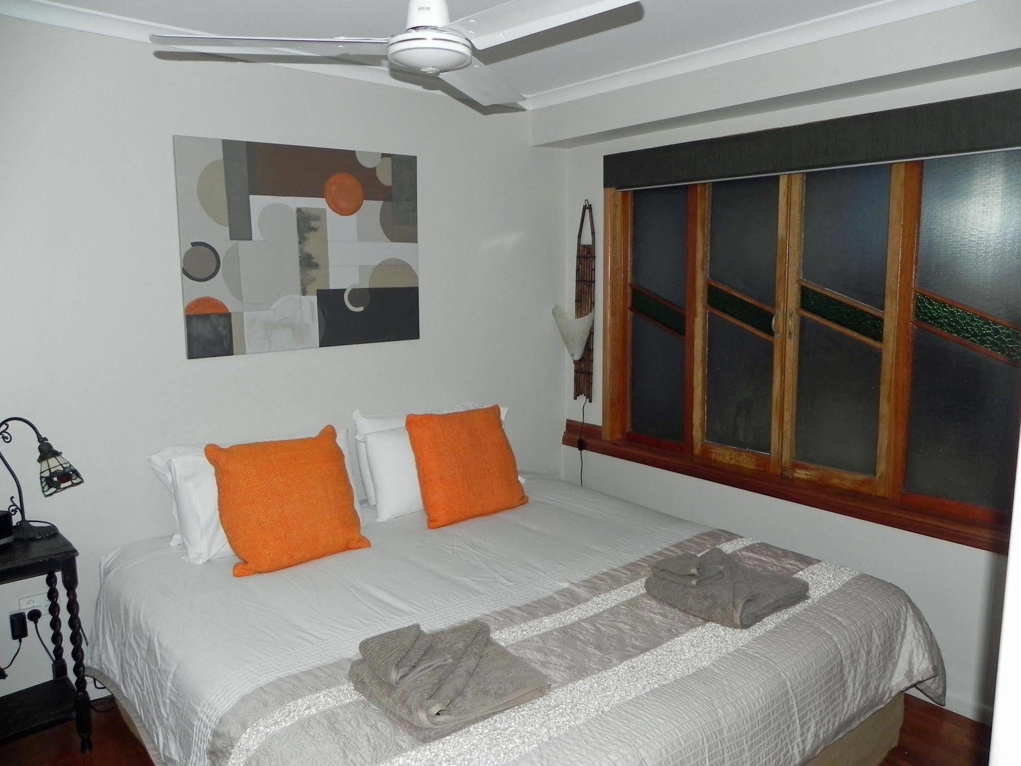 Bed & Breakfast Airlie Waterfront 4*
