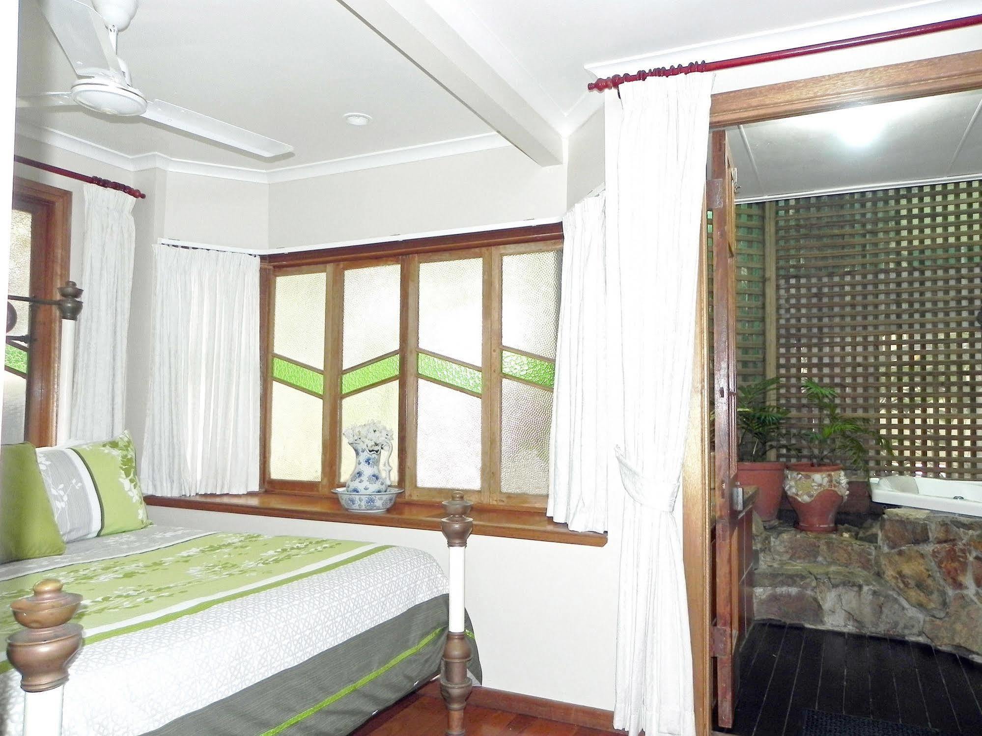 Airlie Waterfront 4*