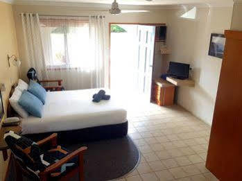 Paradise Court Units Aparthotel