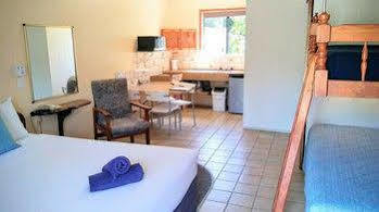 Aparthotel Paradise Court Units Airlie Beach