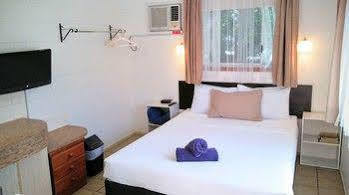 Aparthotel Paradise Court Units 3*