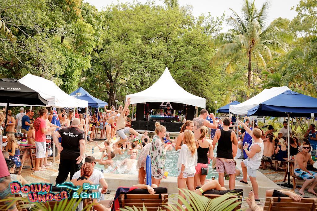 Base Airlie Hostel Airlie Beach