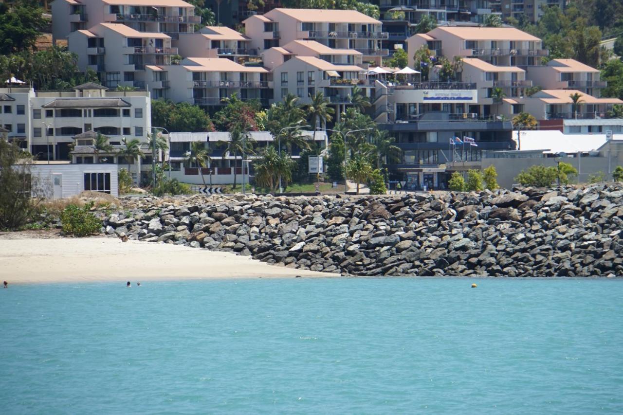 Airlie Seaview Aparthotel 4*
