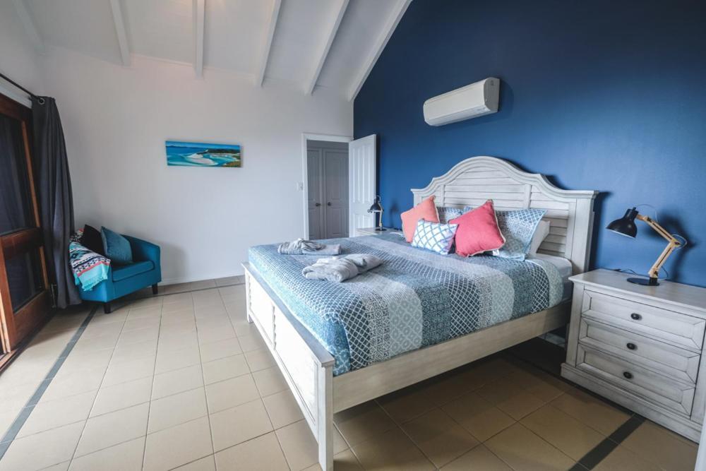 Absolute Airlie Apartment