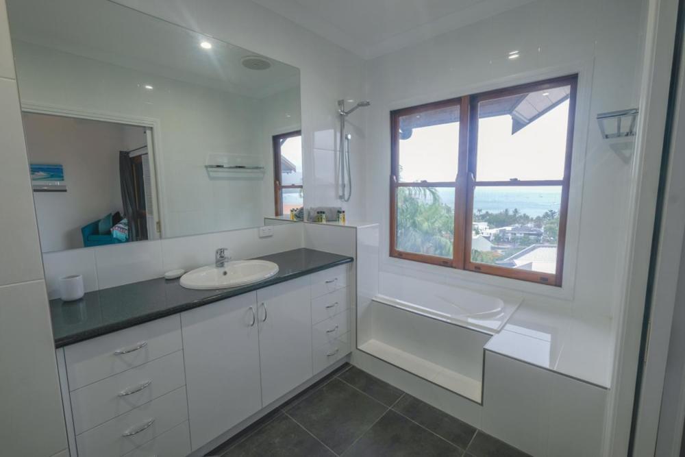 Absolute Airlie Apartment *