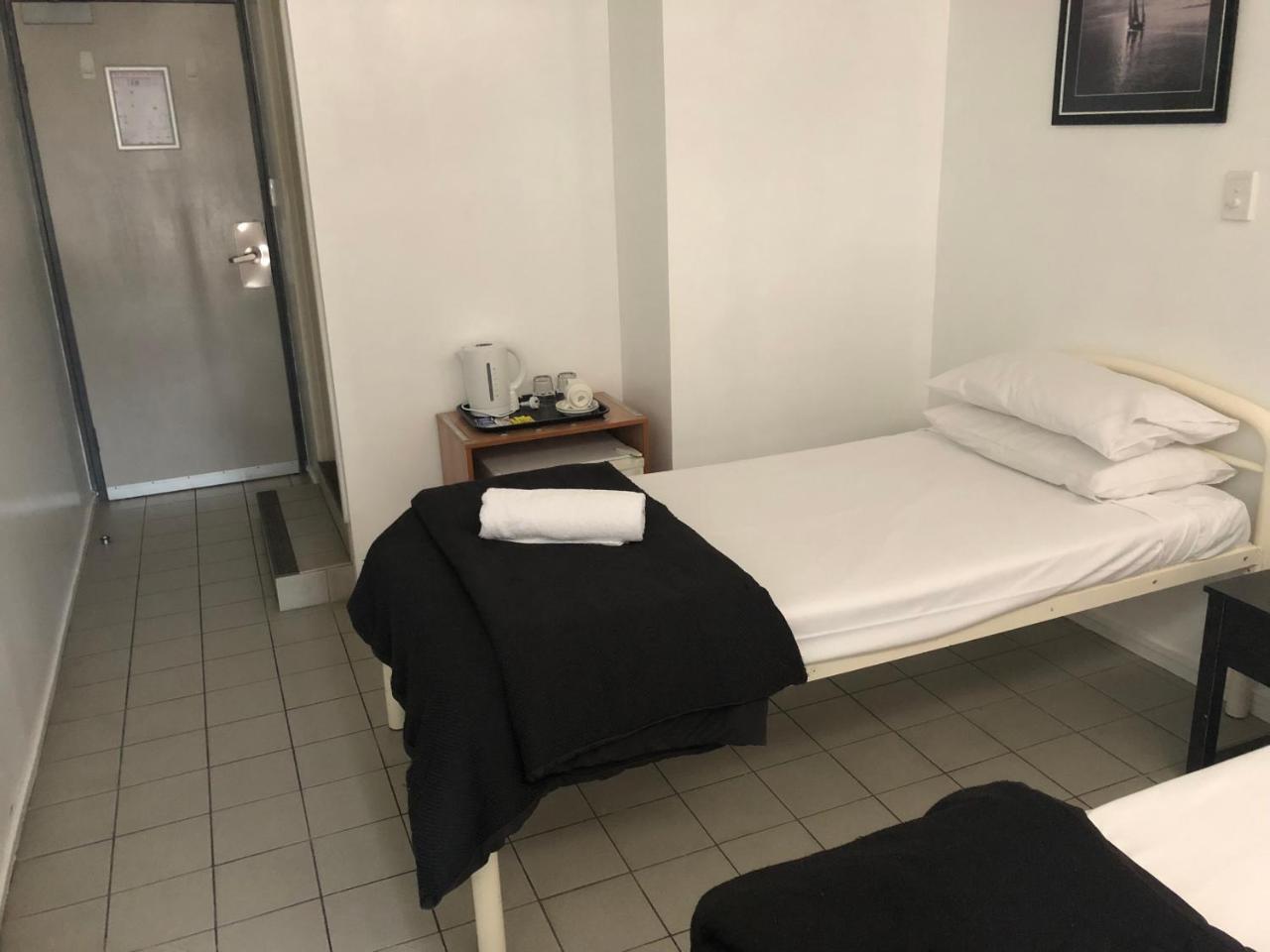 Airlie Waterfront Motel 4*