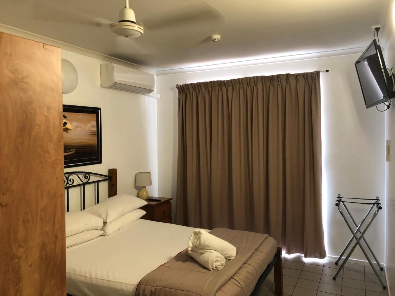 Airlie Waterfront Motel Airlie Beach