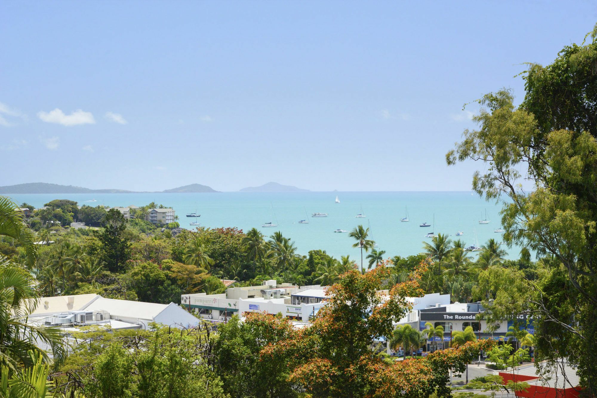 Airlie Harbour - Airlie * Airlie Beach