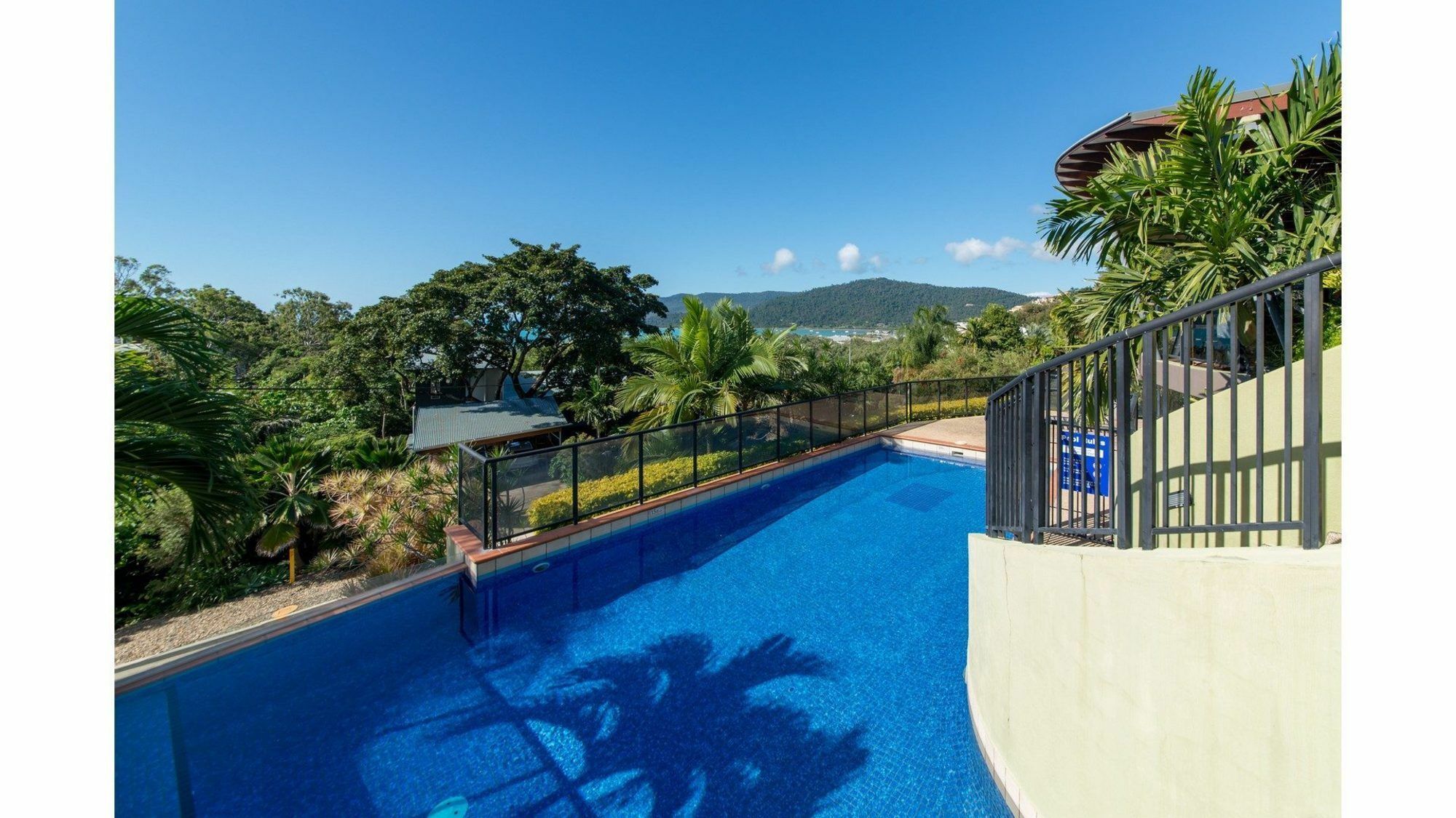 Paradise Penthouse At Waves * Airlie Beach