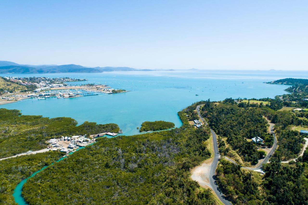 Mandalay Escape, Seclusion & Serenity With A Pool Holiday home *