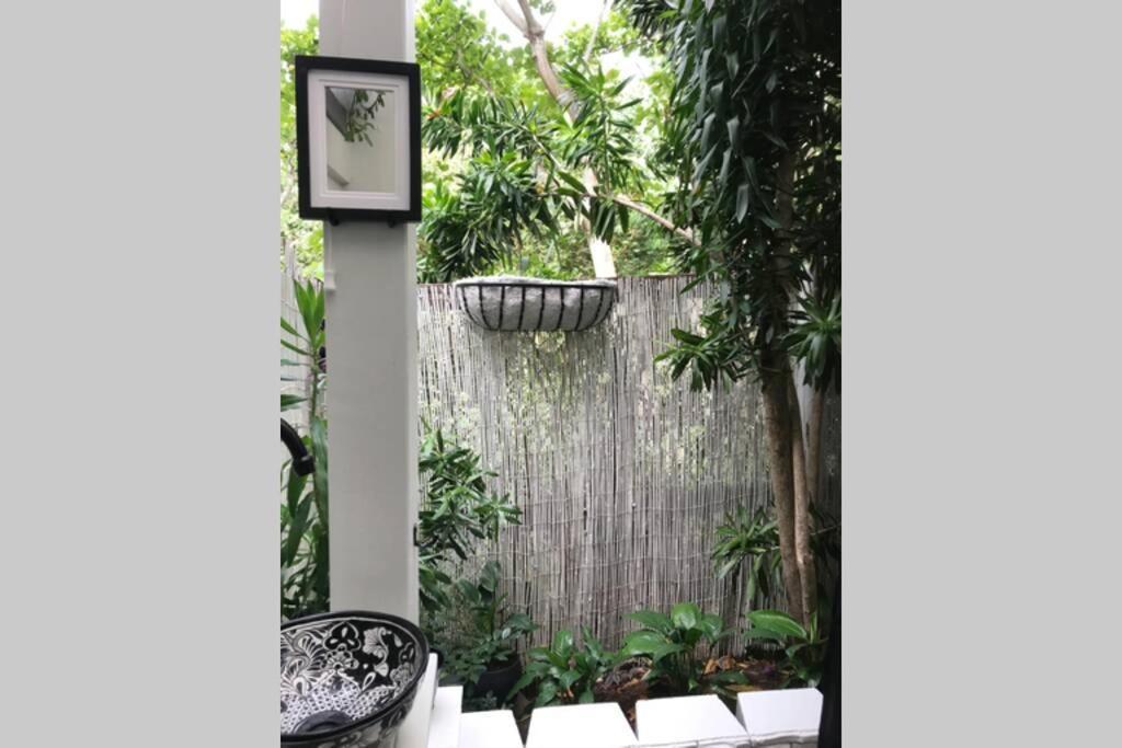 Holiday home Lily Lamond, 2 - 6 Guests, Outdoor Hammock, 5 Min Walk To The Ocean, Airlie Airlie Beach