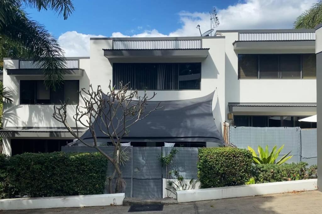 Lily Lamond, 2 - 6 Guests, Outdoor Hammock, 5 Min Walk To The Ocean, Airlie Airlie Beach