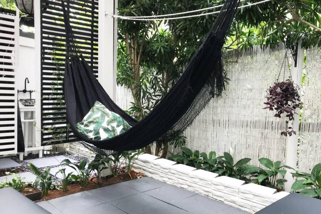 Lily Lamond, 2 - 6 Guests, Outdoor Hammock, 5 Min Walk To The Ocean, Airlie Holiday home Airlie Beach