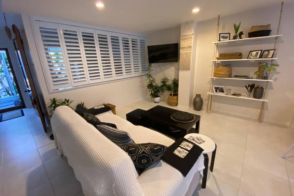 Lily Lamond, 2 - 6 Guests, Outdoor Hammock, 5 Min Walk To The Ocean, Airlie Holiday home