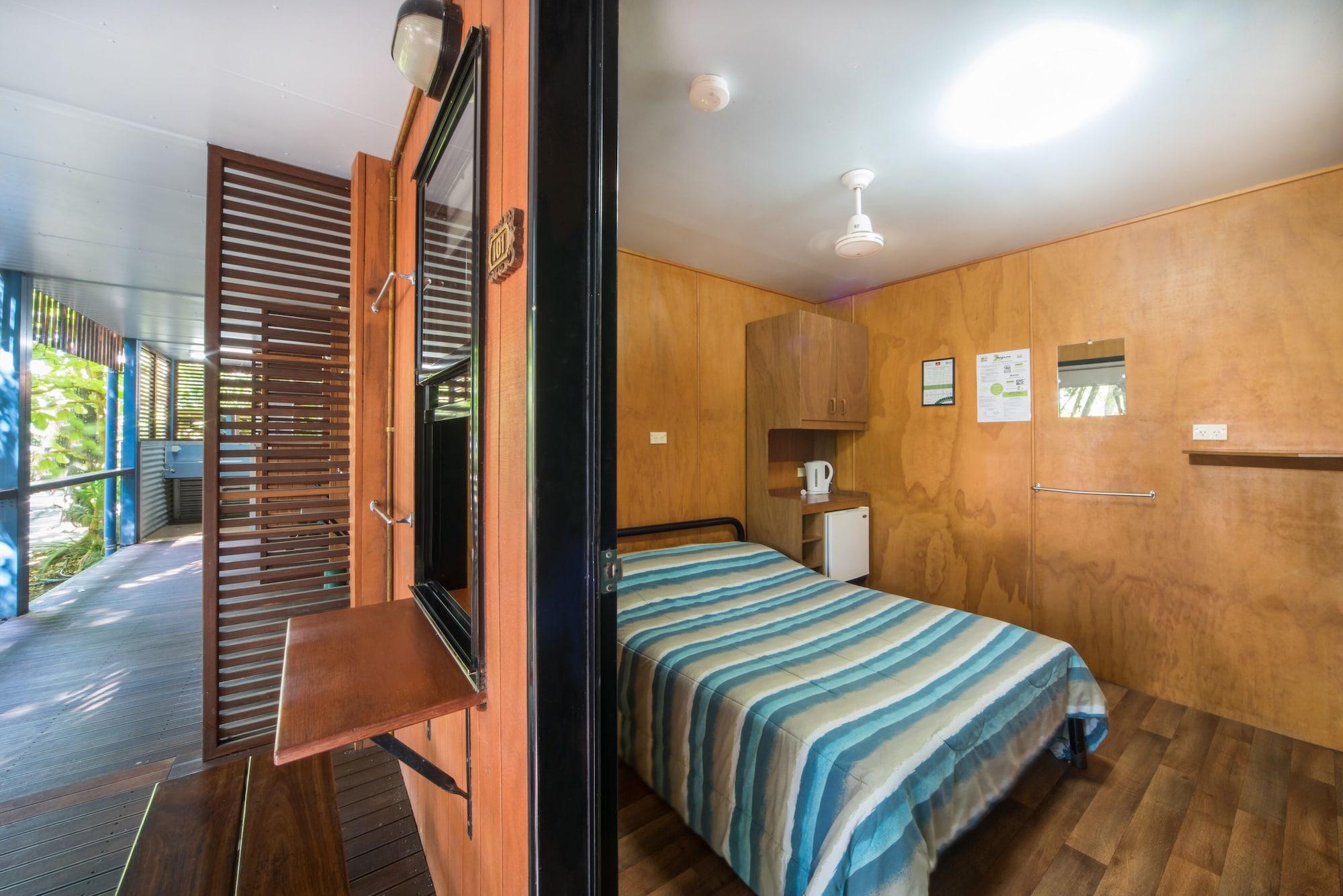 Airlie Magnums - Adults Only Holiday park