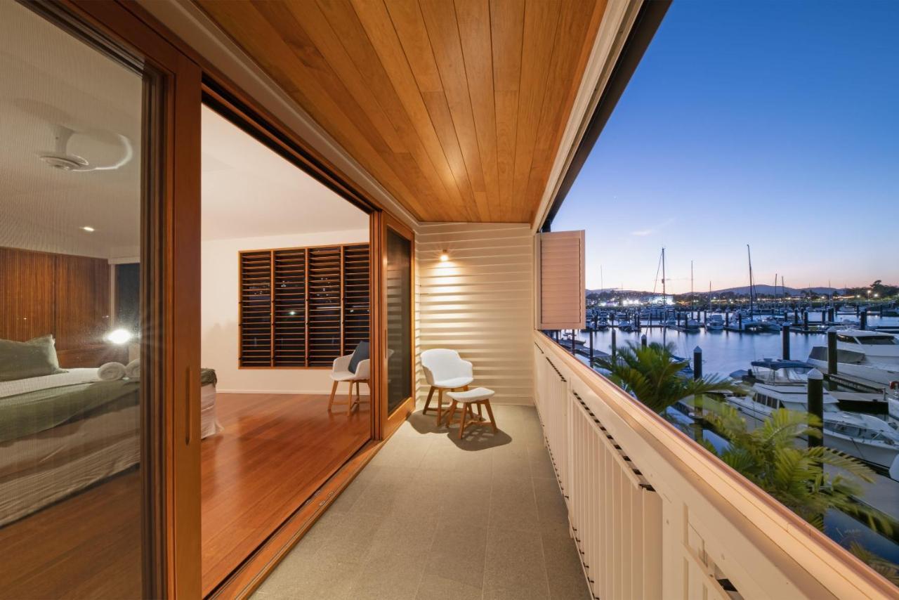 Holiday home Airlie Waterfront Luxury At 10 The Cove