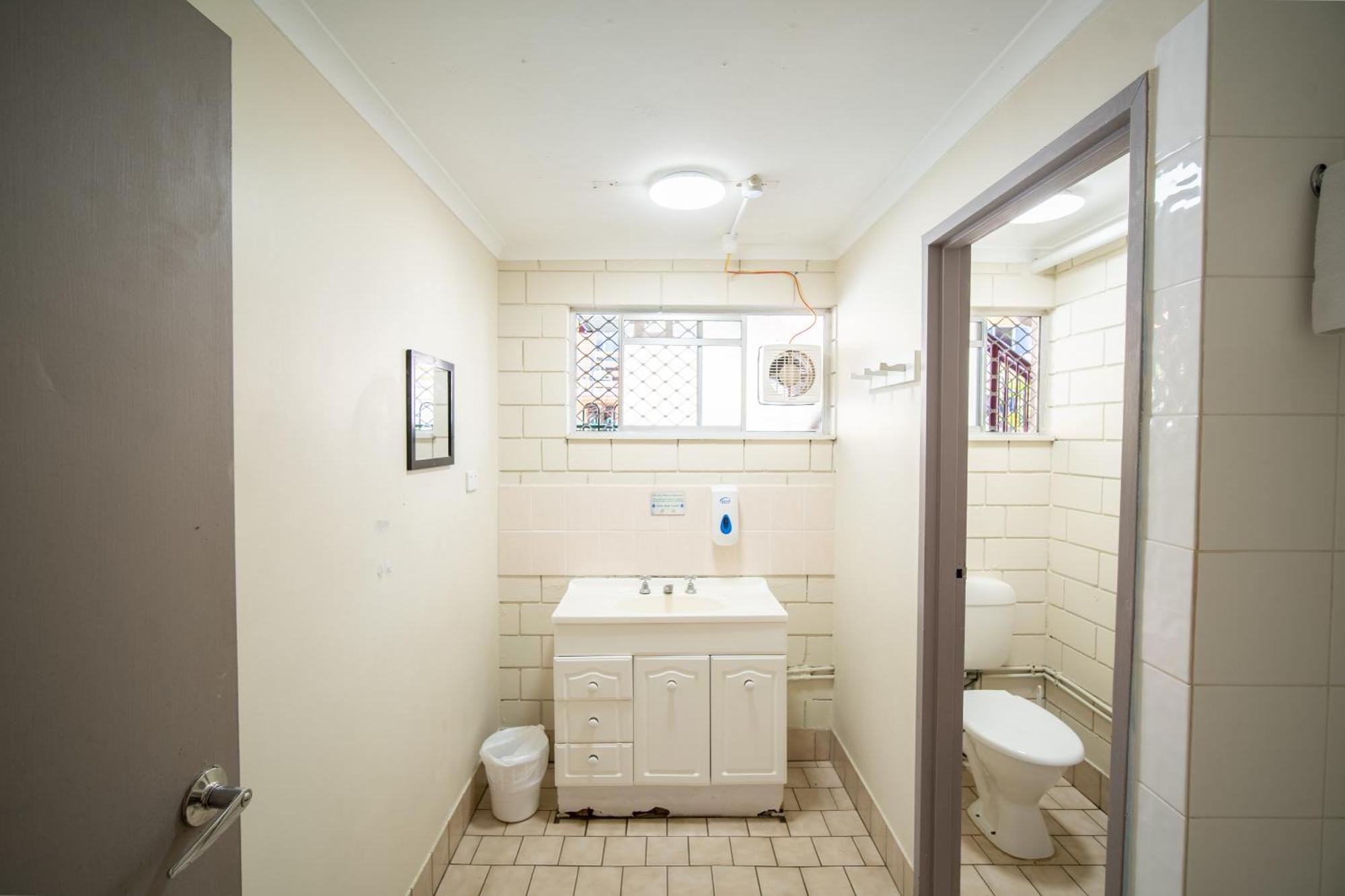 The Hostel, Airlie *