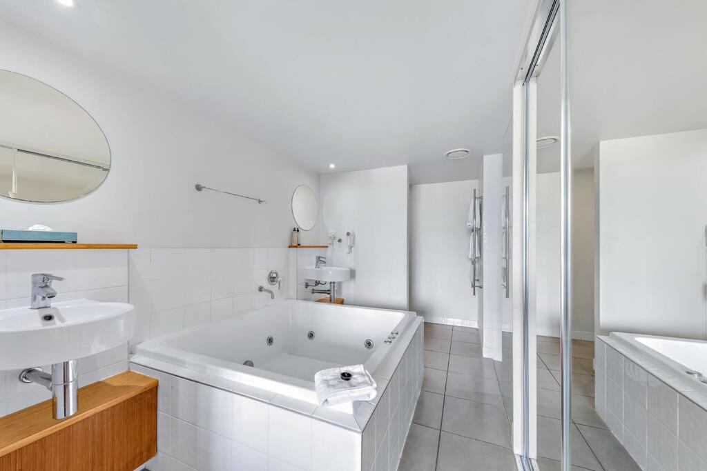 Sea Whisper On Airlie Apartamento Airlie Beach