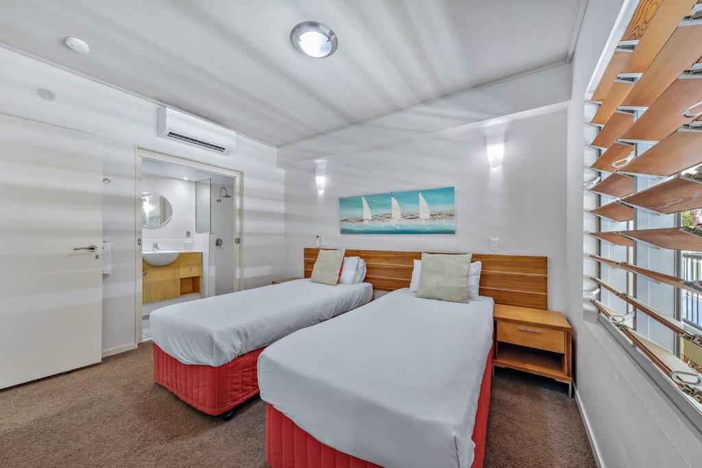 Sea Whisper On Airlie Apartamento *
