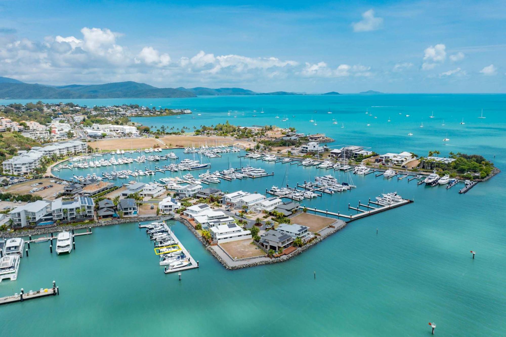 Whitsunday Waterfront Luxury At 19 The Cove * Airlie Beach