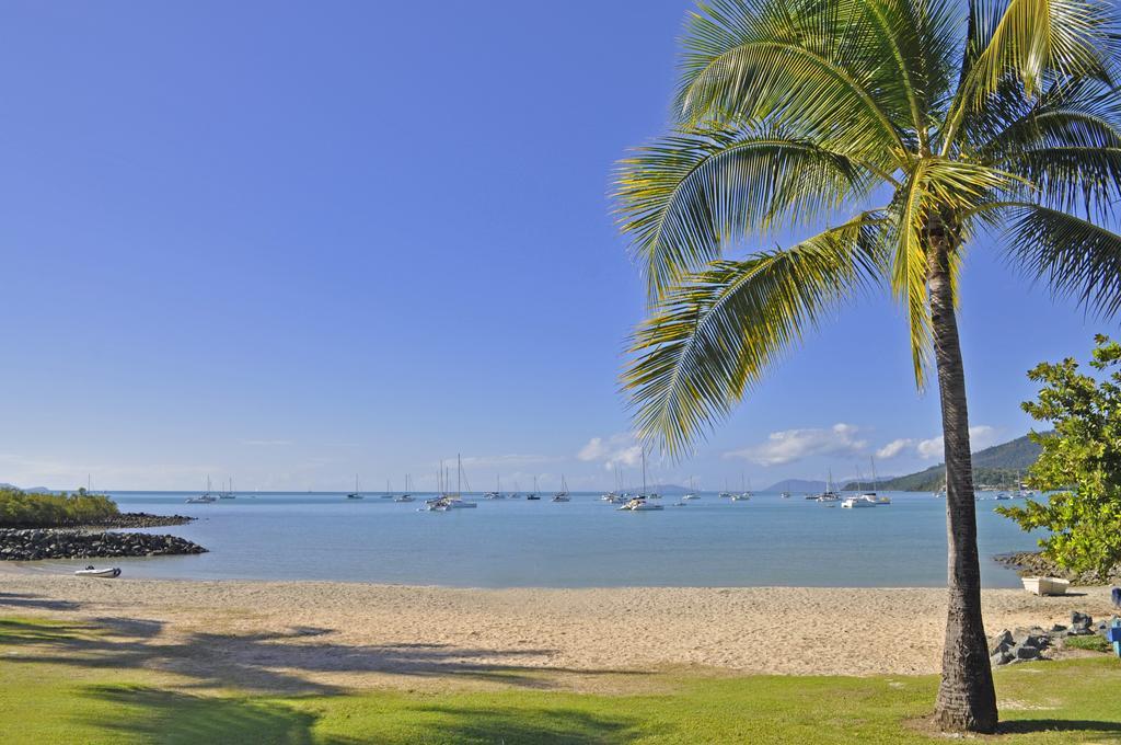 Motel Colonial Court Beachfront &