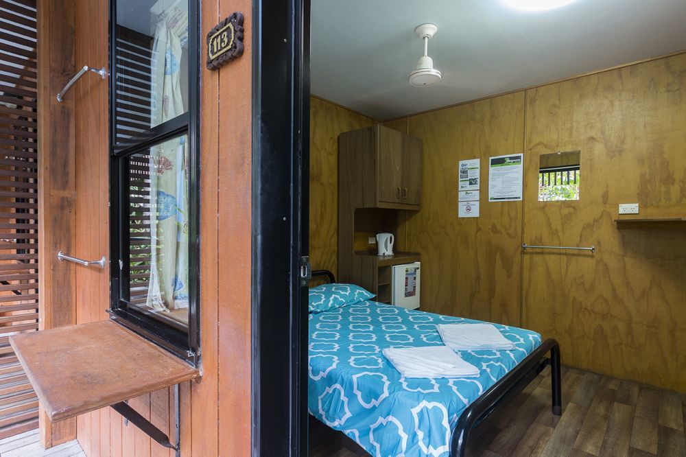 Airlie Magnums - Adults Only Holiday park