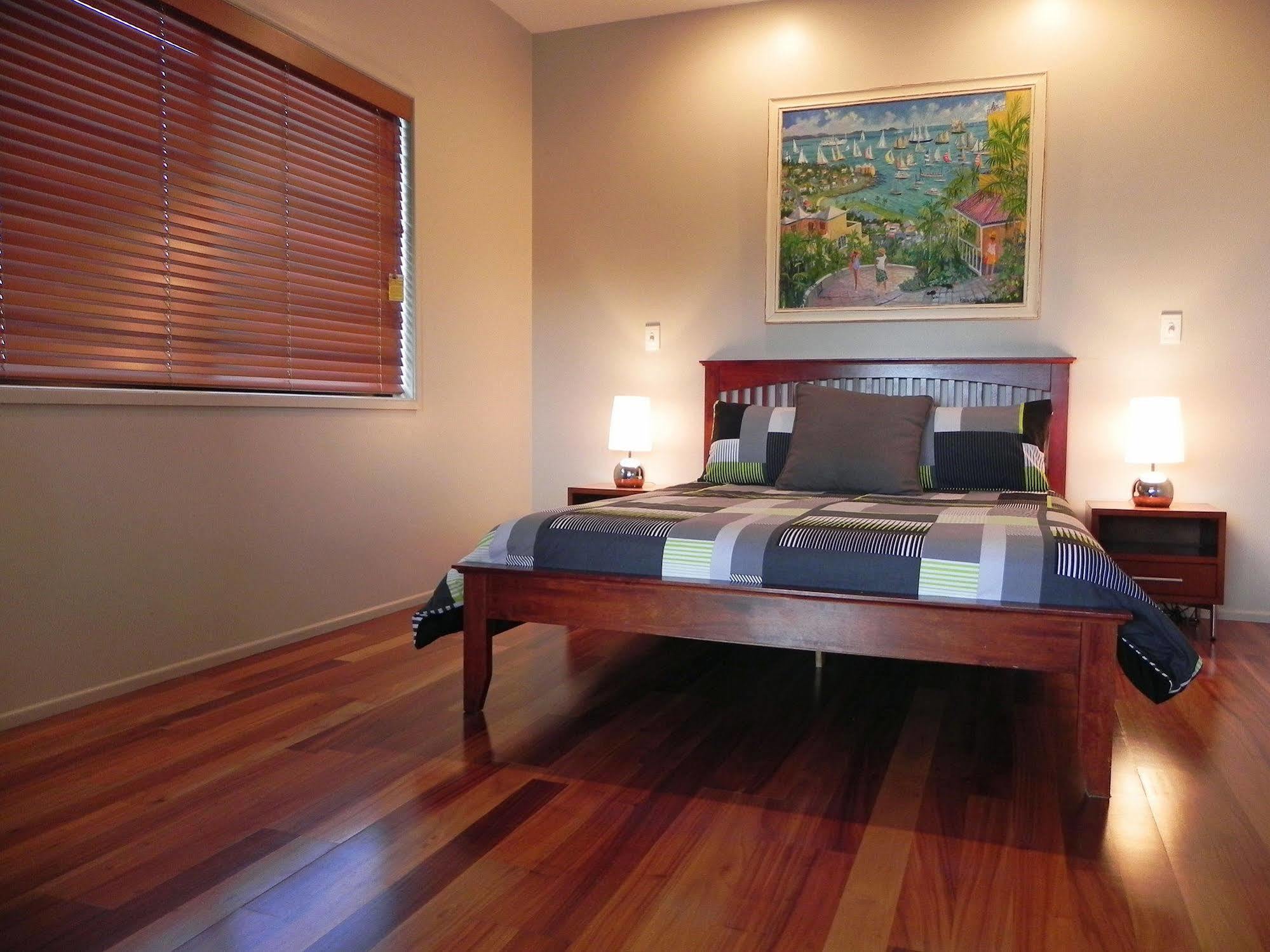 Airlie Waterfront Bed & Breakfast 4*