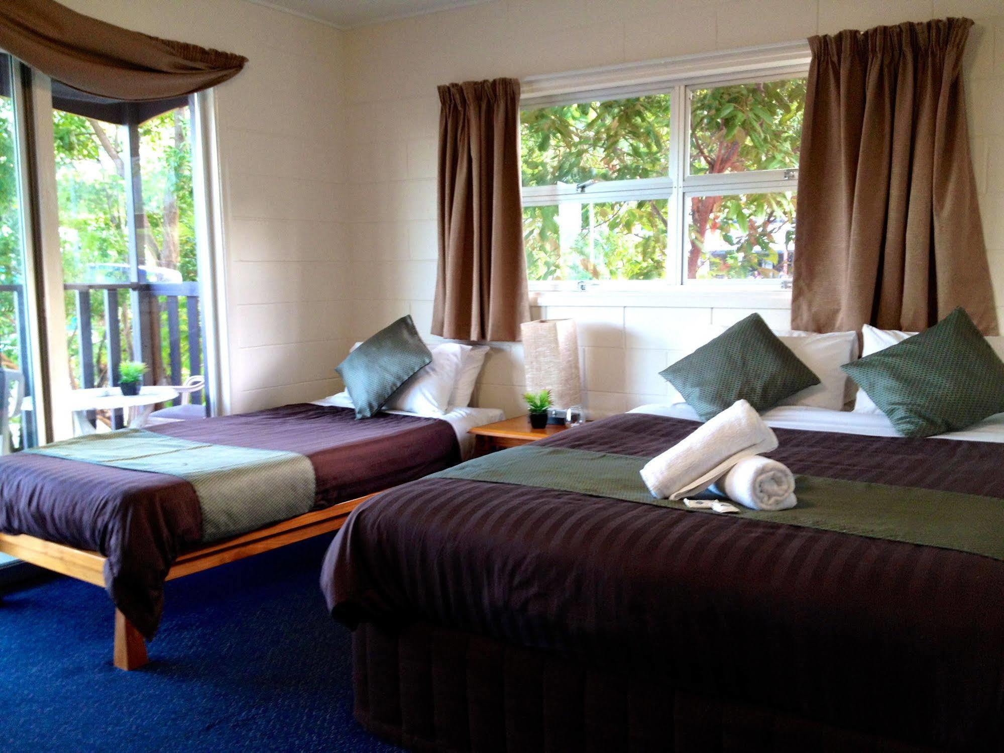 Colonial Court Beachfront &