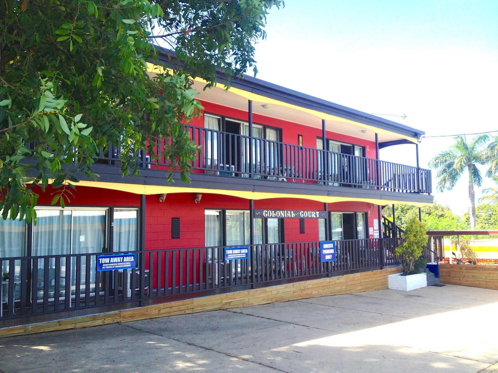 Colonial Court Beachfront & Motel 3*