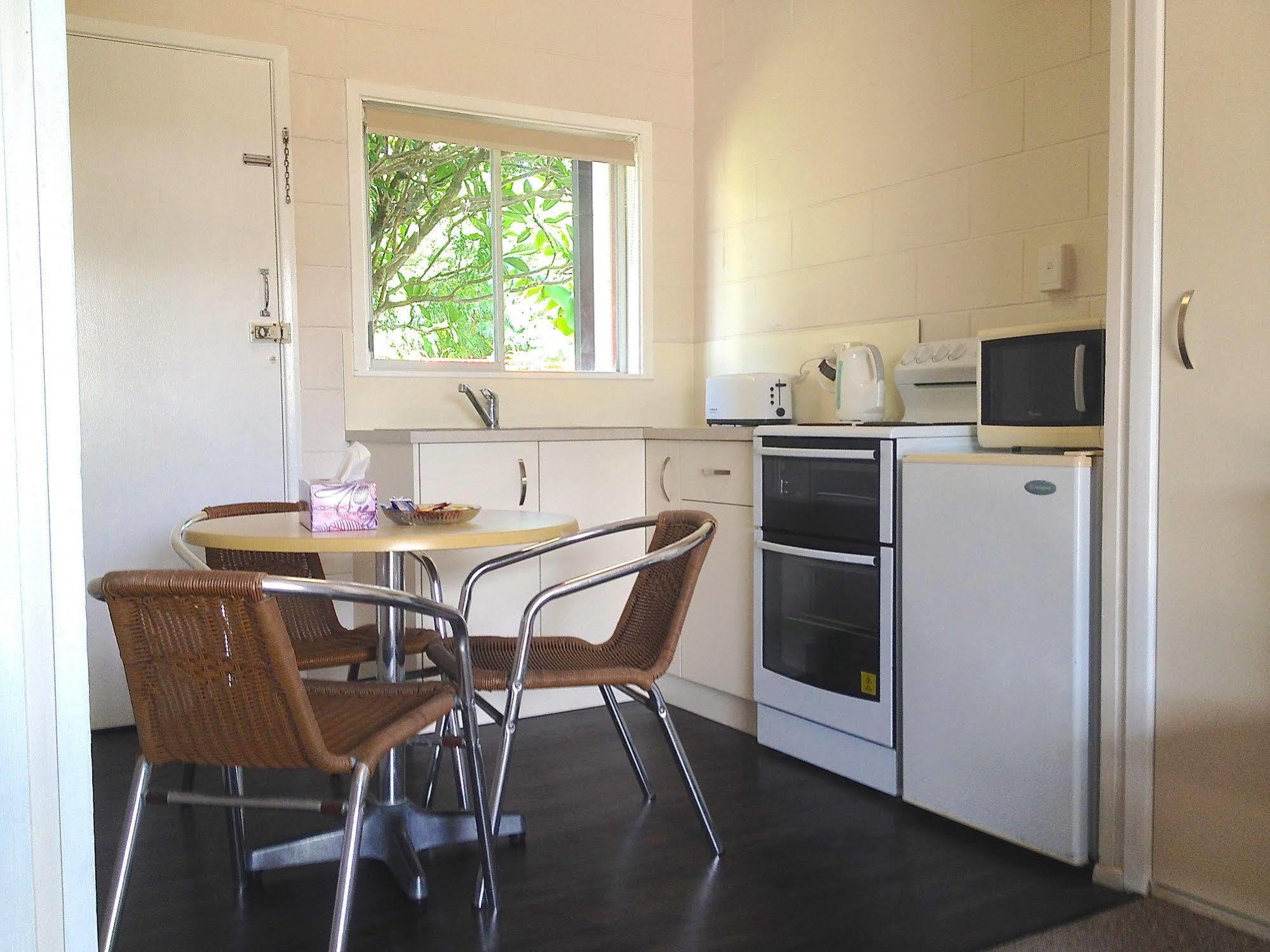 Motel Colonial Court Beachfront & 3*