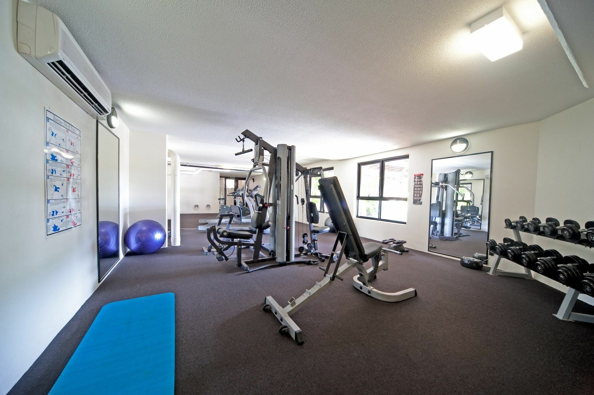2011 Hermitage Drive - Airlie Apartment *
